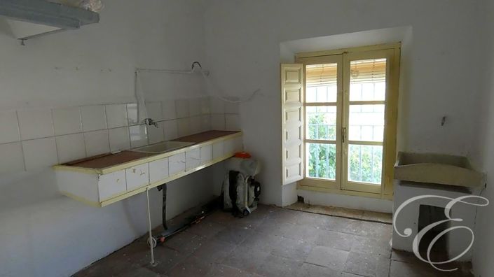 Image No.24-8 Bed Property for sale