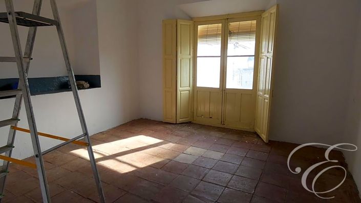 Image No.25-8 Bed Property for sale