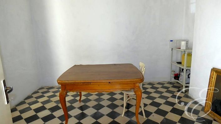 Image No.6-8 Bed Property for sale