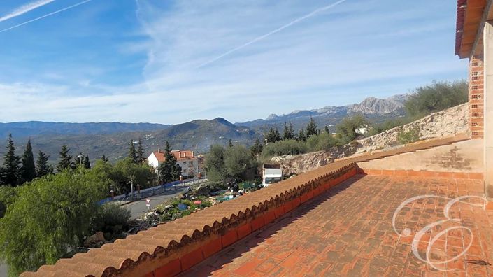 Image No.12-3 Bed Property for sale