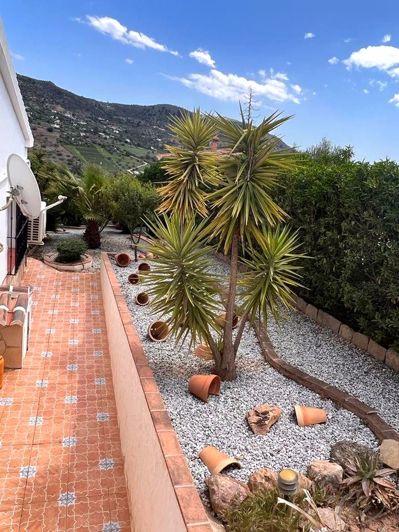 Image No.18-2 Bed Property for sale