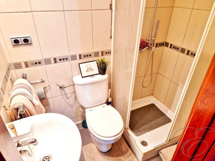 Image No.14-3 Bed Property for sale