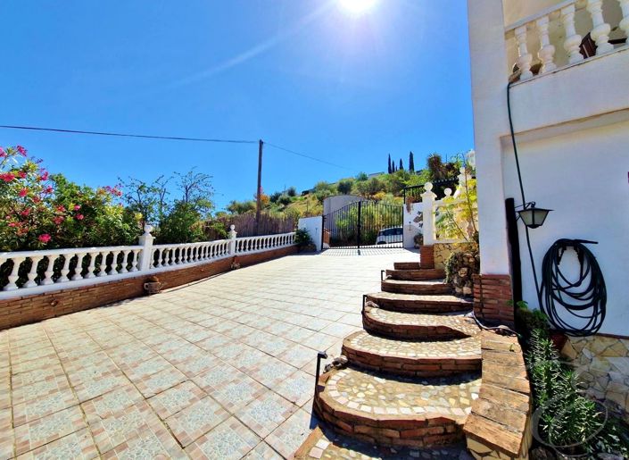 Image No.28-3 Bed Property for sale