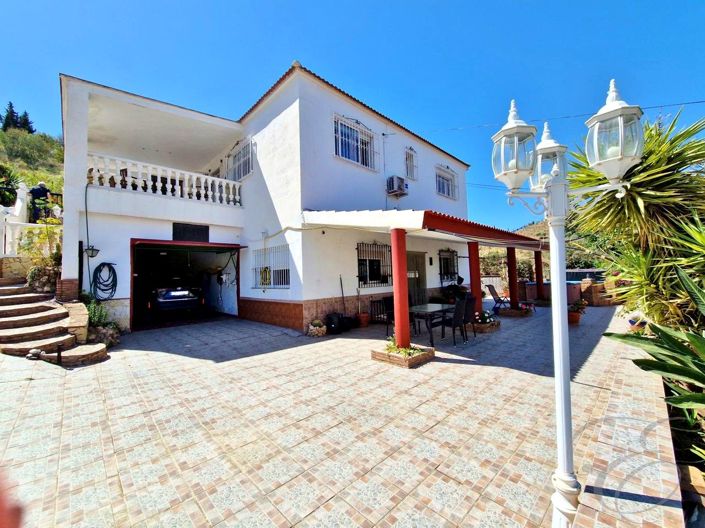 Image No.3-3 Bed Property for sale