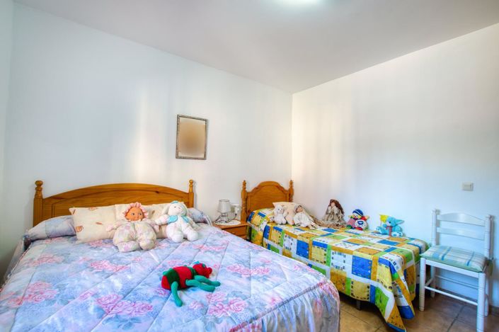 Image No.10-4 Bed Property for sale