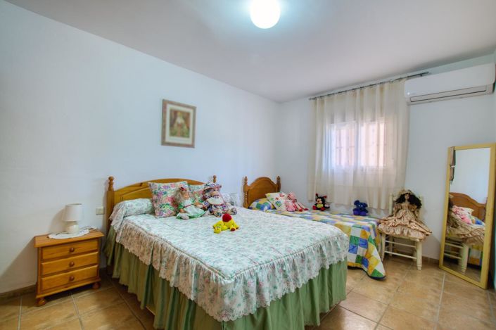 Image No.11-4 Bed Property for sale