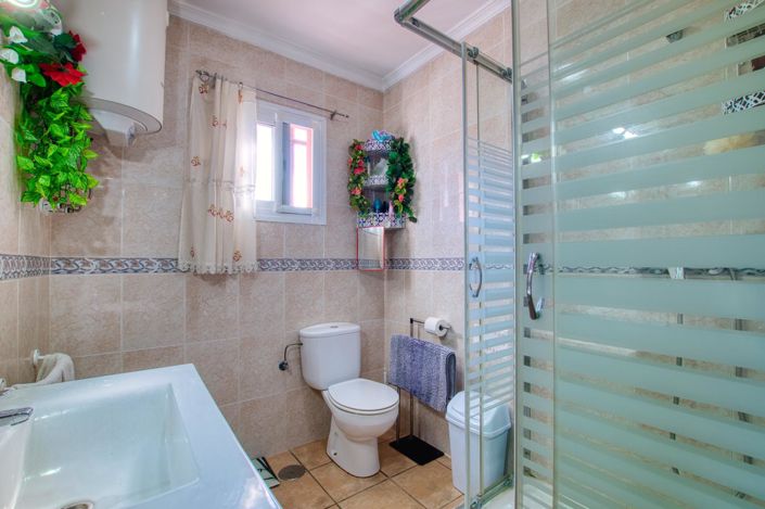 Image No.16-4 Bed Property for sale