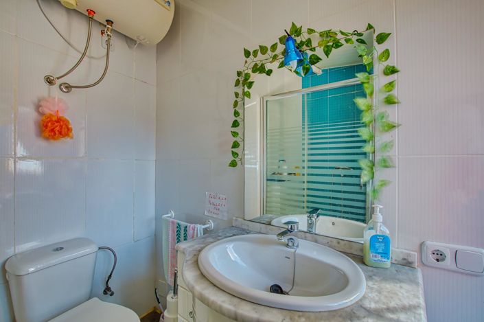 Image No.19-4 Bed Property for sale