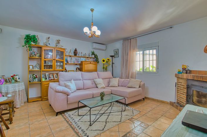 Image No.2-4 Bed Property for sale