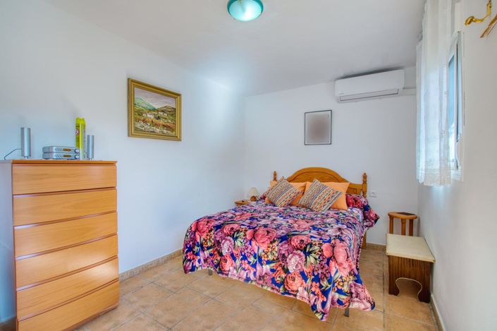 Image No.20-4 Bed Property for sale