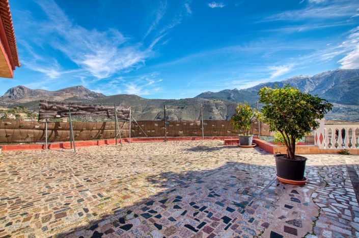 Image No.24-4 Bed Property for sale