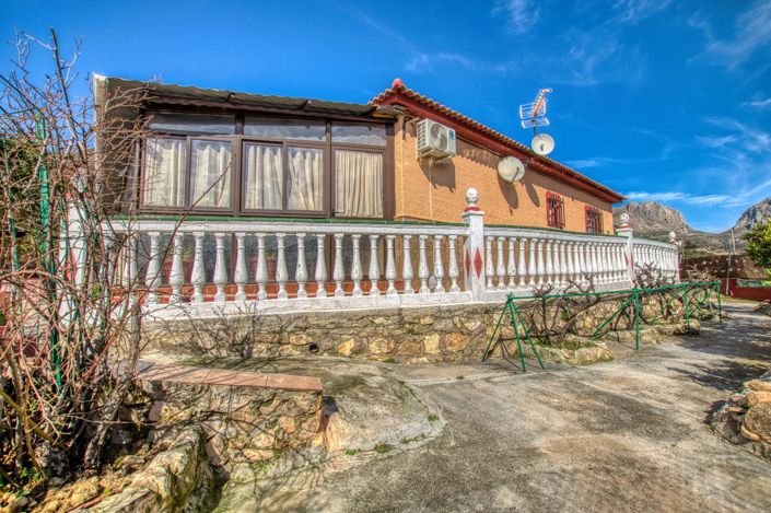 Image No.26-4 Bed Property for sale