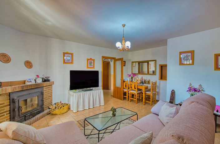 Image No.4-4 Bed Property for sale