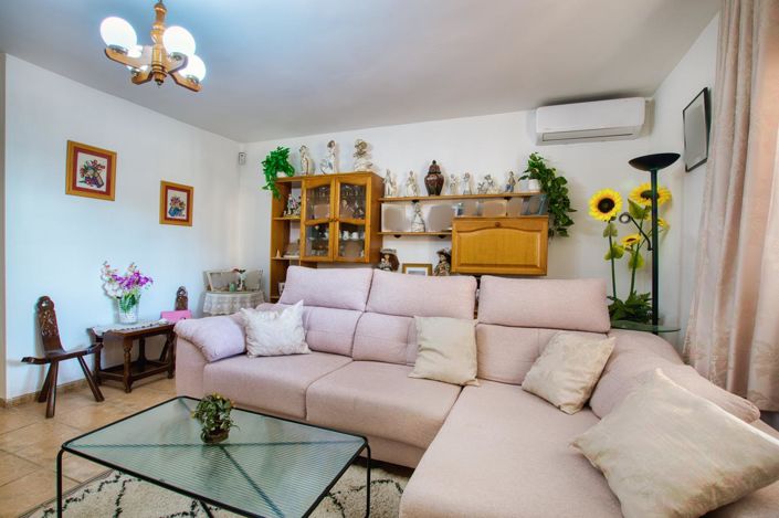 Image No.6-4 Bed Property for sale