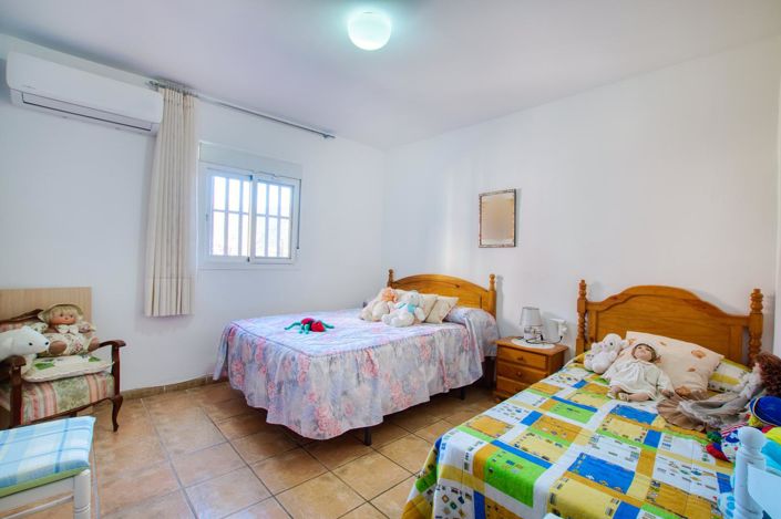 Image No.9-4 Bed Property for sale