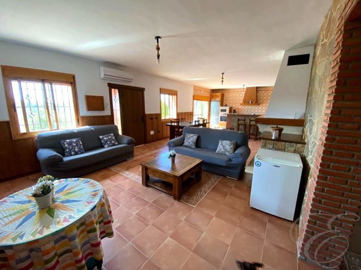 Image No.4-3 Bed Property for sale