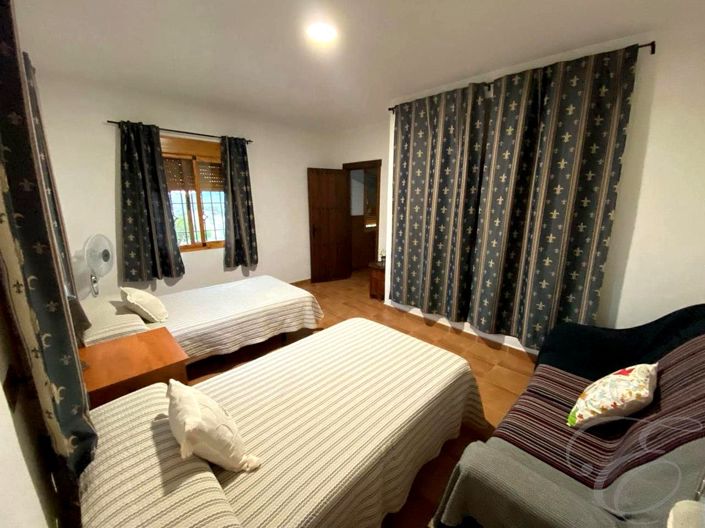 Image No.5-3 Bed Property for sale