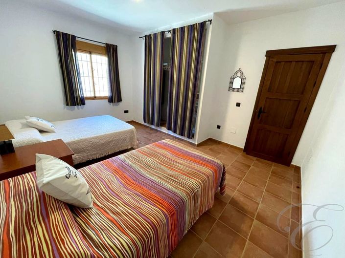 Image No.6-3 Bed Property for sale