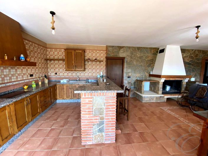 Image No.7-3 Bed Property for sale