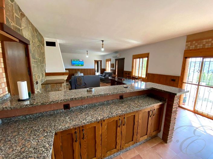 Image No.8-3 Bed Property for sale