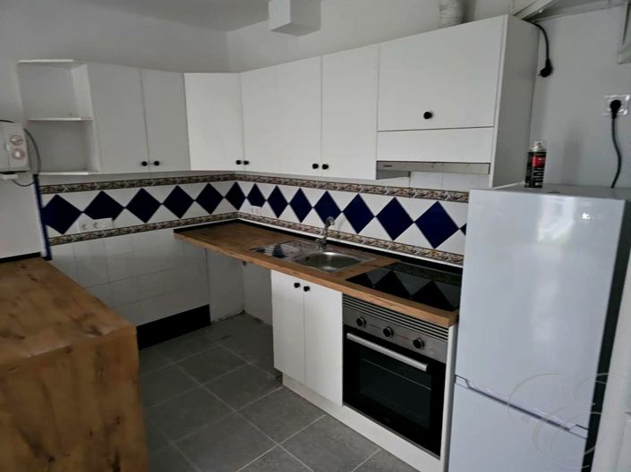 Image No.10-2 Bed Property for sale