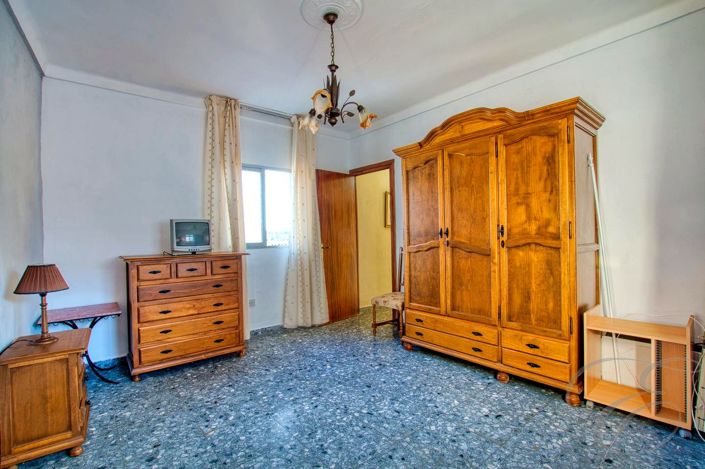Image No.13-3 Bed Property for sale