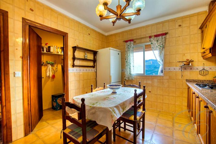 Image No.8-3 Bed Property for sale