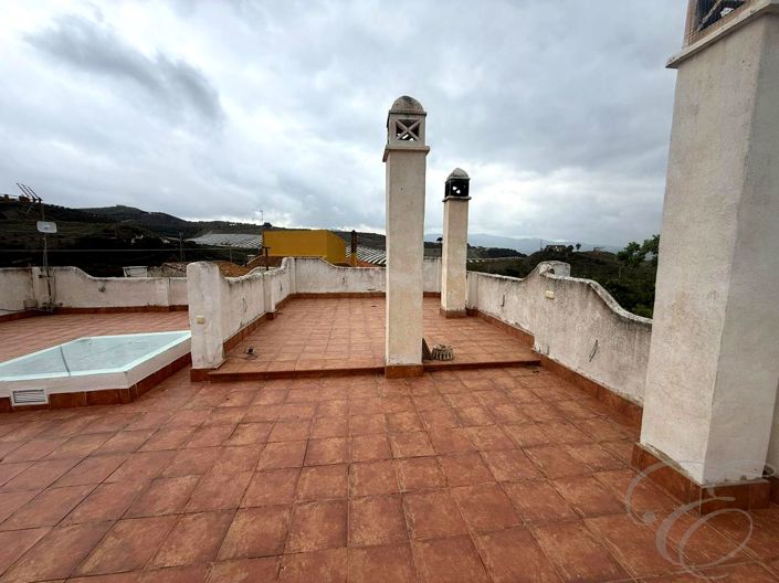 Image No.12-5 Bed Property for sale