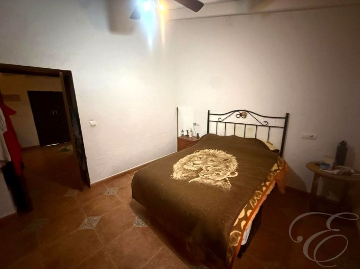 Image No.13-5 Bed Property for sale