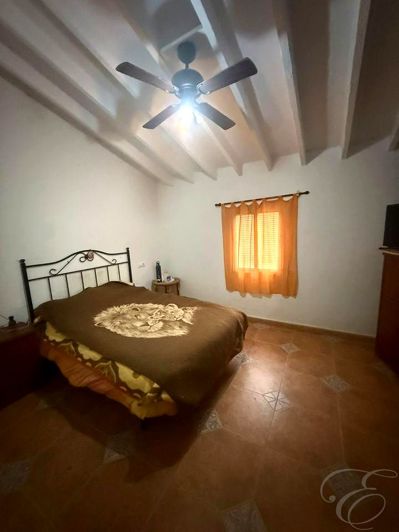 Image No.2-5 Bed Property for sale