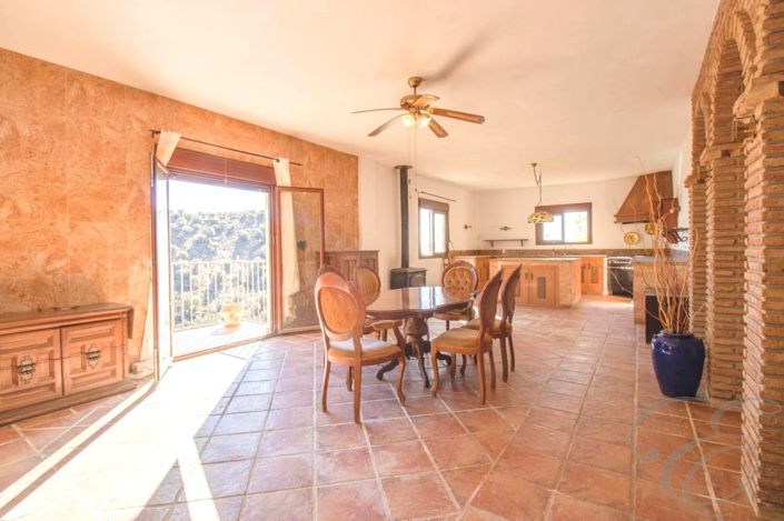 Image No.12-3 Bed Property for sale