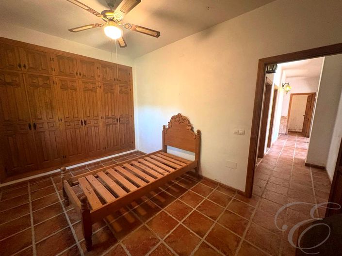 Image No.14-3 Bed Property for sale