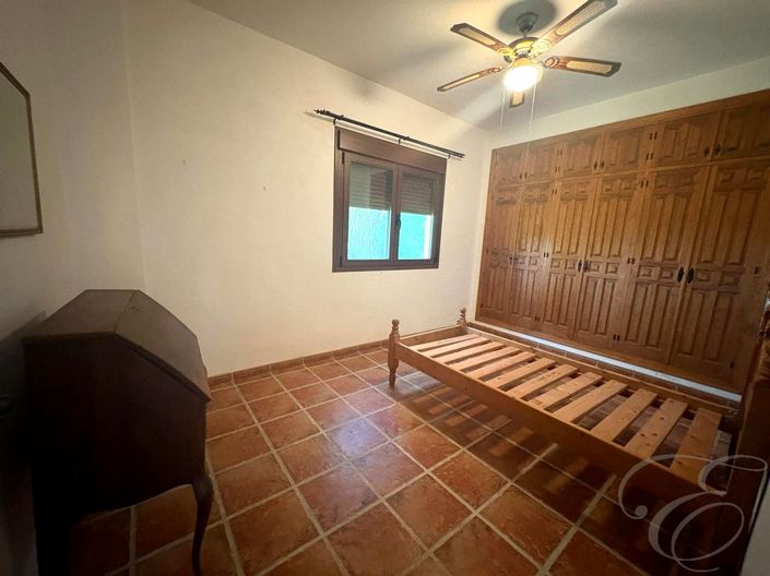 Image No.15-3 Bed Property for sale