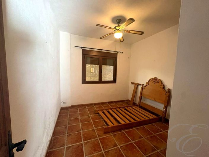 Image No.17-3 Bed Property for sale