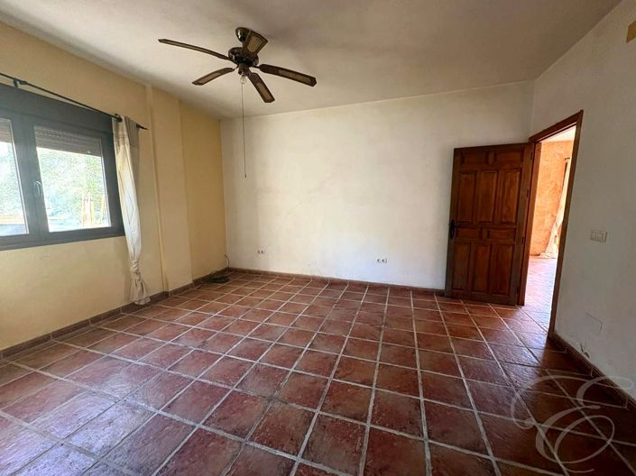 Image No.19-3 Bed Property for sale