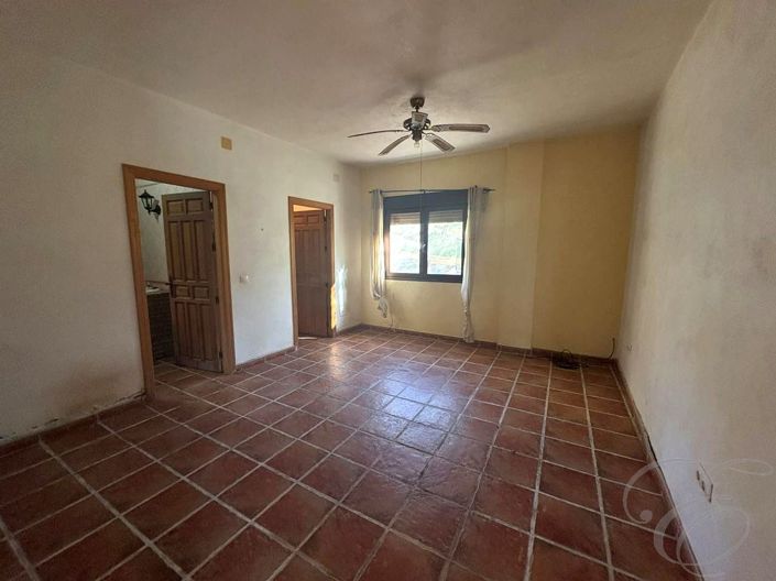 Image No.20-3 Bed Property for sale