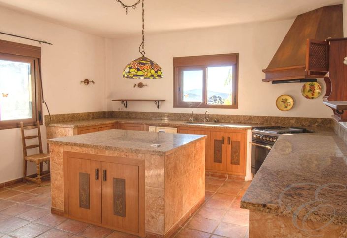 Image No.5-3 Bed Property for sale