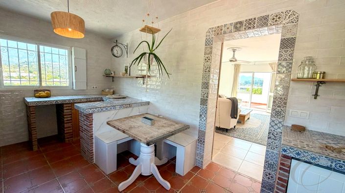 Image No.10-5 Bed Property for sale