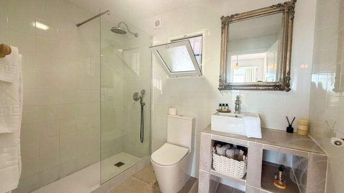 Image No.18-5 Bed Property for sale