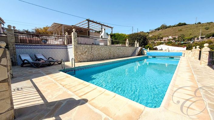 Image No.2-5 Bed Property for sale