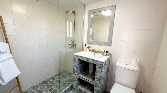 Image No.20-5 Bed Property for sale