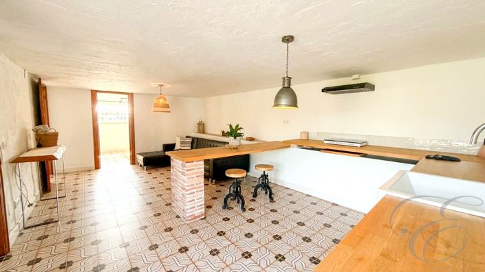 Image No.22-5 Bed Property for sale