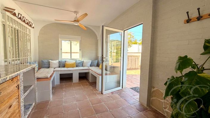 Image No.24-5 Bed Property for sale