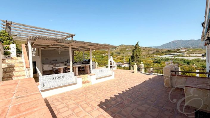 Image No.25-5 Bed Property for sale