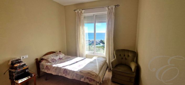 Image No.12-2 Bed Property for sale