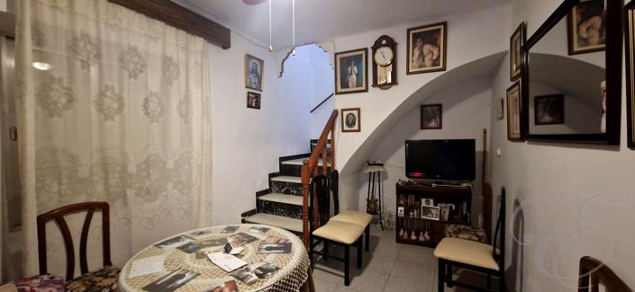 Image No.11-5 Bed Property for sale