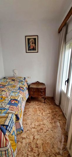 Image No.12-5 Bed Property for sale
