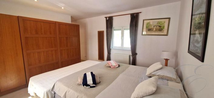 Image No.10-3 Bed Property for sale