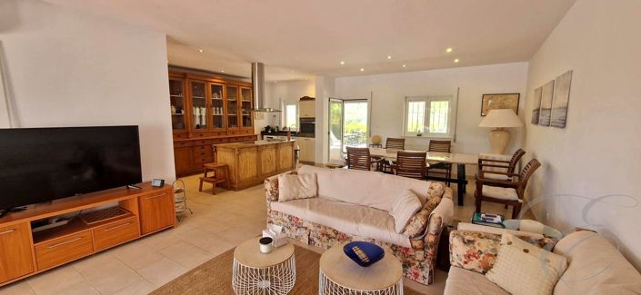 Image No.8-3 Bed Property for sale