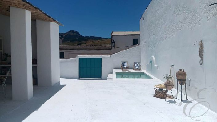 Image No.21-4 Bed Property for sale